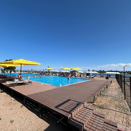 Deluxe Royal Beach Chok-Tal Екстериор снимка